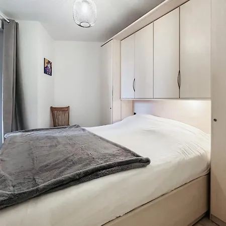 Apartament 2 Bedroom Lovely In *
