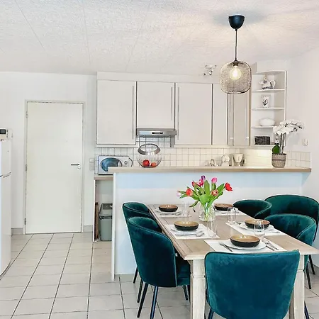 Apartament 2 Bedroom Lovely In *